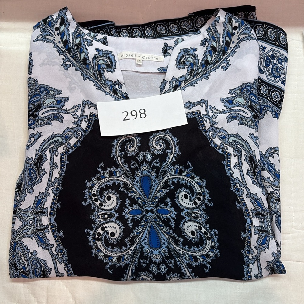 Violet & Claire Blue & White Paisley Medallion Blouse V-Neck 3/4 Sleeve Tunic - Picture 5 of 6